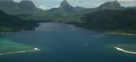 Bahía de Opunohu en la costa norte de Tahití