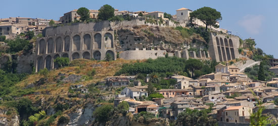 Gerace una pequeña aldea bastante cerca de Reggio Calabria