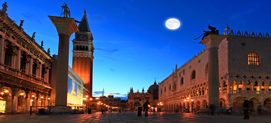 Luna Llena en la Plaza San Marco, Venecia