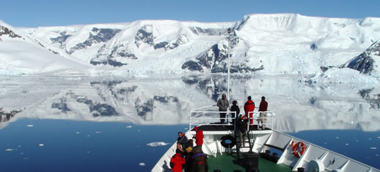 Vista desde un barco, la Antártida