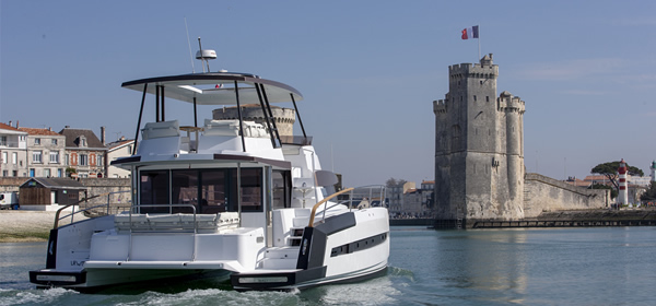 Bali 4.3 Power Catamaran
