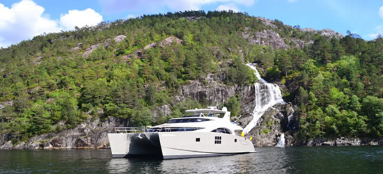 Power Catamaran Damrak II