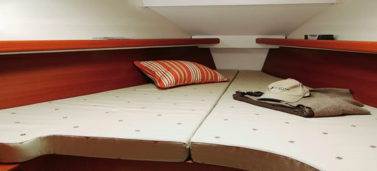 Oceanis 323