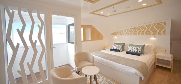 Galapagos Sea Star Mega Yacht