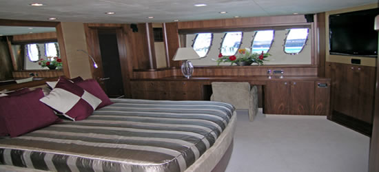 Buzz Sunseeker Yacht 90