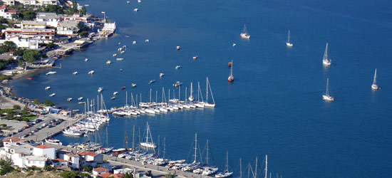 Vista aérea del puerto de Skiathos