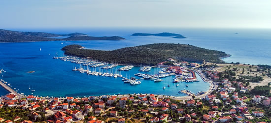 Vista aérea de Rogoznica y Marina