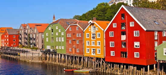 Casas coloridas de Trondheim, Noruega