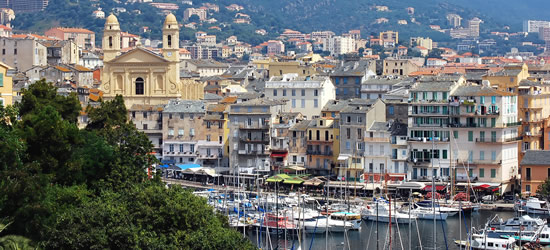 Vista elevada de Bastia, Córcega