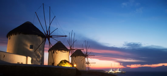 Molinos de viento en el crepúsculo, Santorini